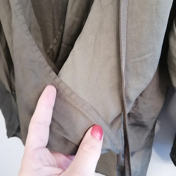 Urban Outfitters Silence and Noise Satin Two Tone Green Plunging Draped Blouse M - Picture 11 of 16